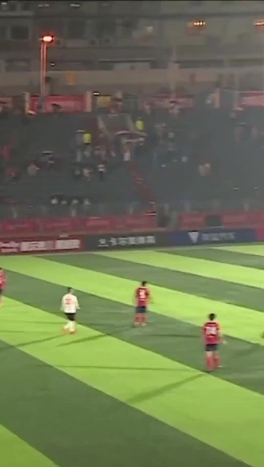 米兰名宿被超远任意球